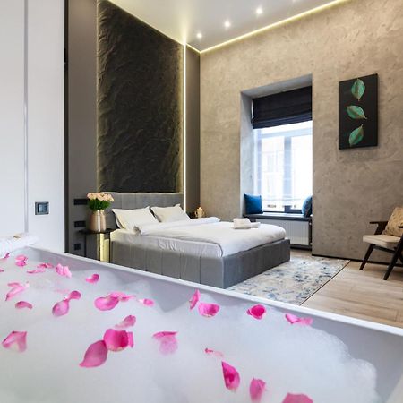 Royal Romantic Apartment With Bathtub Lwów Zewnętrze zdjęcie