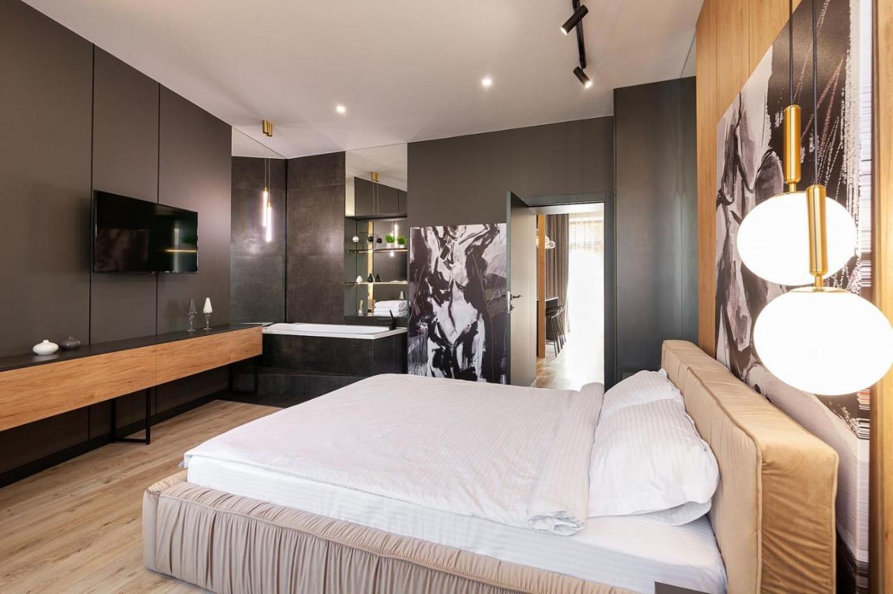 Royal Romantic Apartment With Bathtub Lwów Zewnętrze zdjęcie