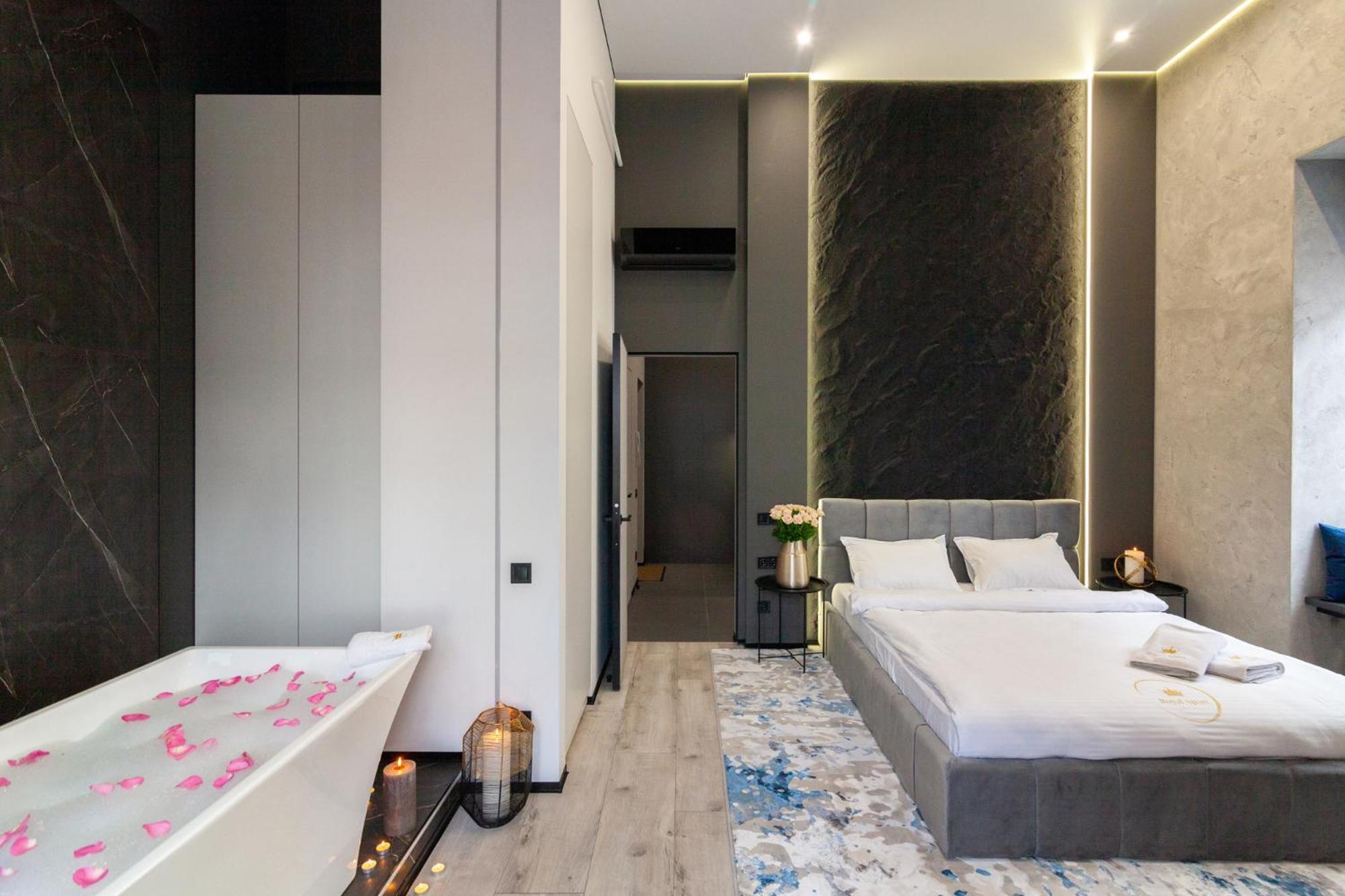 Royal Romantic Apartment With Bathtub Lwów Zewnętrze zdjęcie