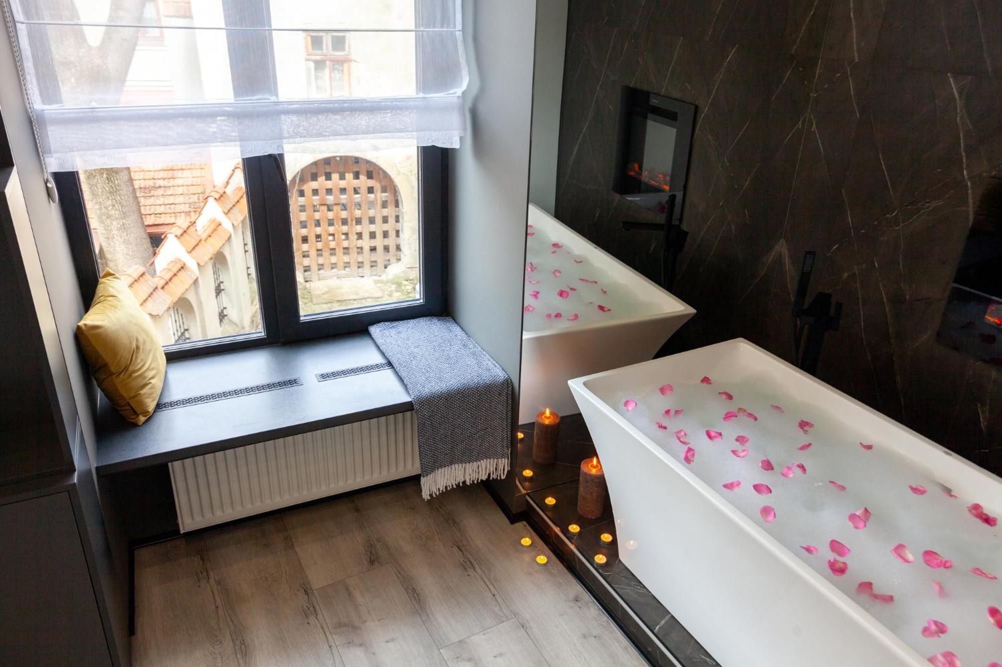Royal Romantic Apartment With Bathtub Lwów Zewnętrze zdjęcie